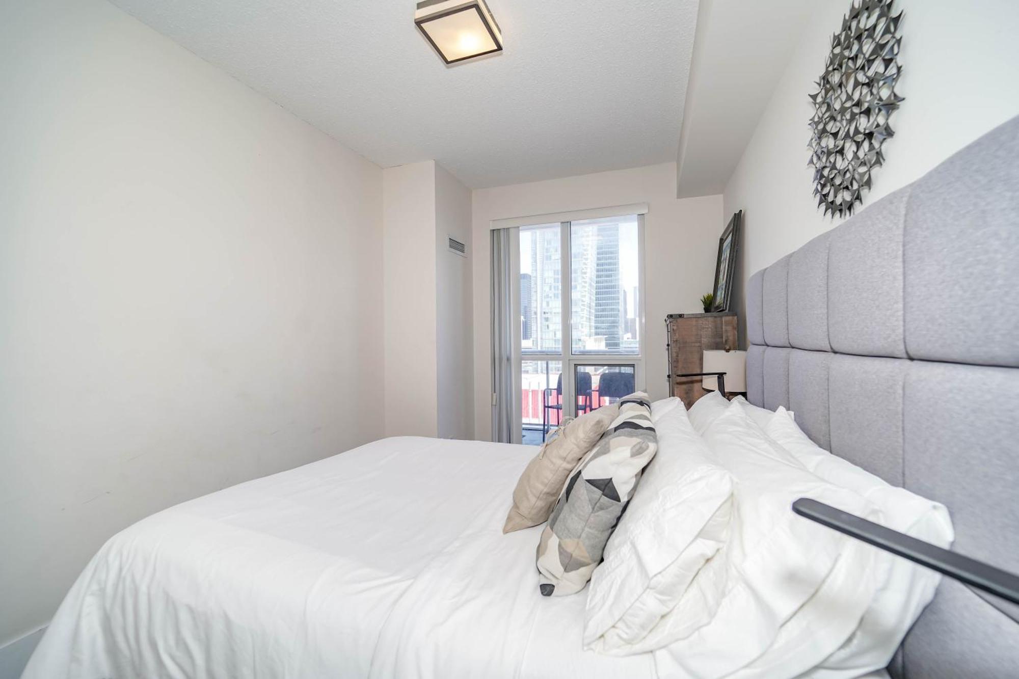 Chol Furnished Suites Heart Of Downtown Toronto, 2 Beds, Free Parking, Cn Tower View Exterior foto