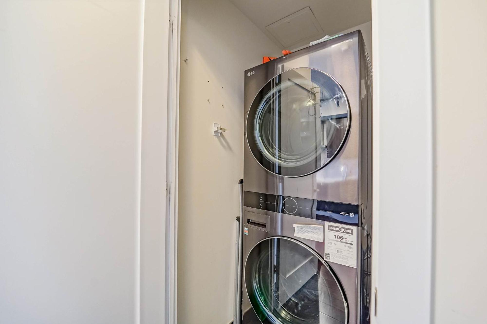 Chol Furnished Suites Heart Of Downtown Toronto, 2 Beds, Free Parking, Cn Tower View Exterior foto